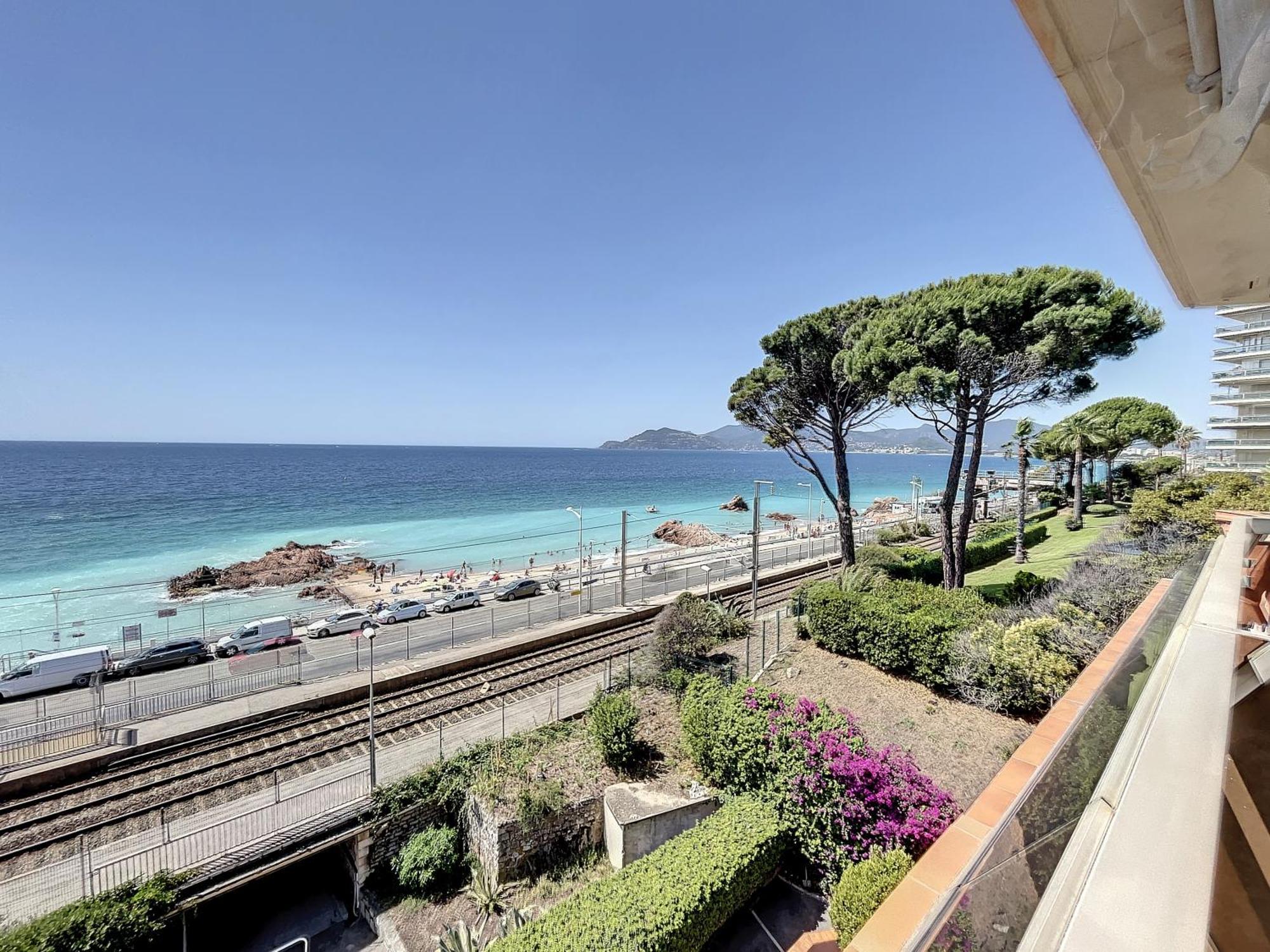 Studio With Beautiful Sea View And Direct Beach Access Apartment Cannes Exterior photo